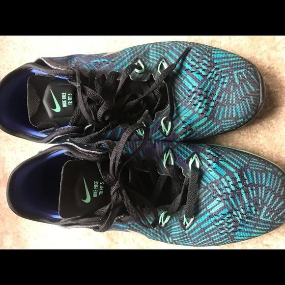 Women’s Nike Sneakers - Picture 4 of 6